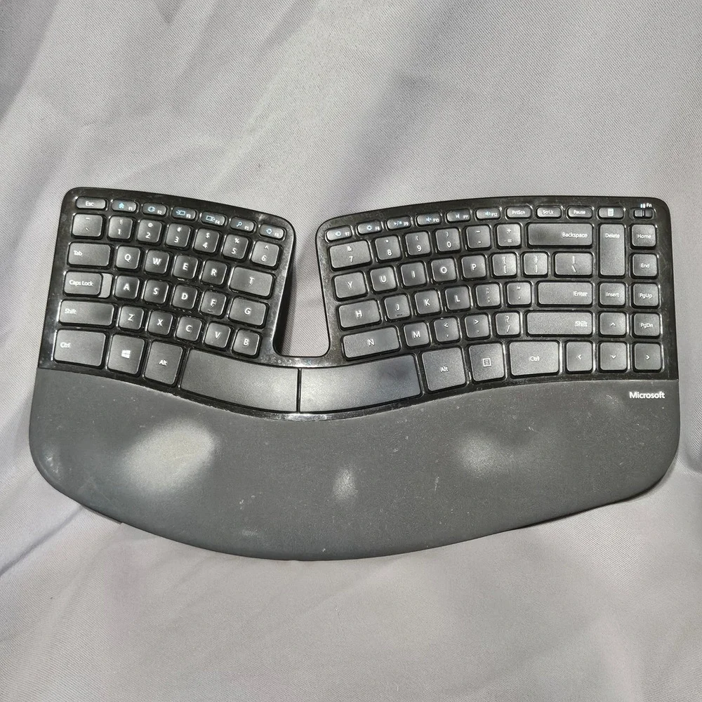 Microsoft Sculpt Ergonomic Keyboard Model‎ 1559 Black Wireless Split No Dongle